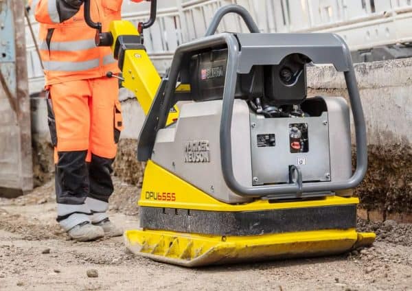 Wacker Neuson medium weight reversible vibratory plates (2)